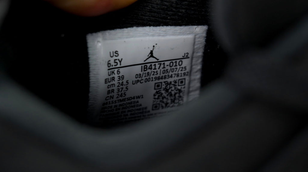 Air Jordan 4 Retro 'Black Cat'
